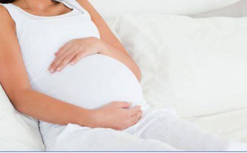 借卵试管婴儿移植第10天的症状有哪些，能不能查出来？